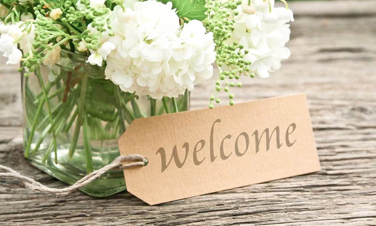 welcome-vase-of-hydrangeas